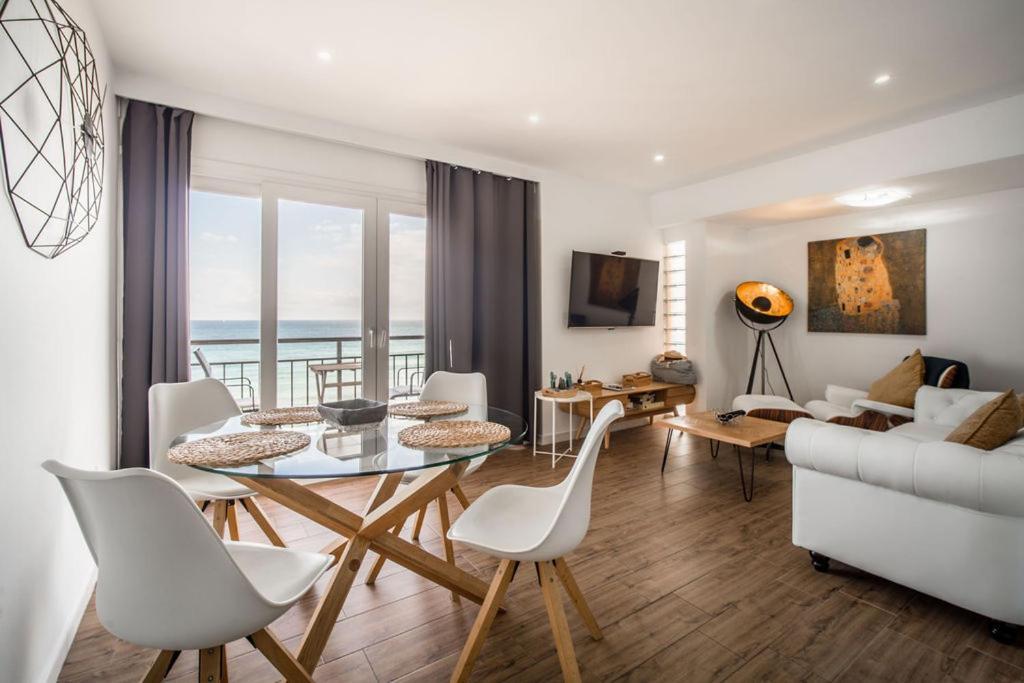 Beachfront Fuengirola Dreamin Apartment Ngoại thất bức ảnh